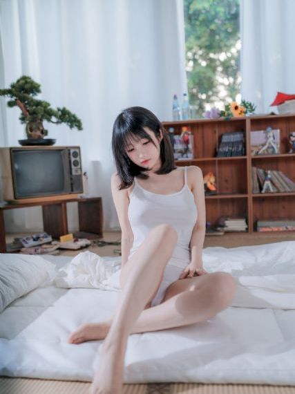 日本人强开乳罩摸双乳吃奶